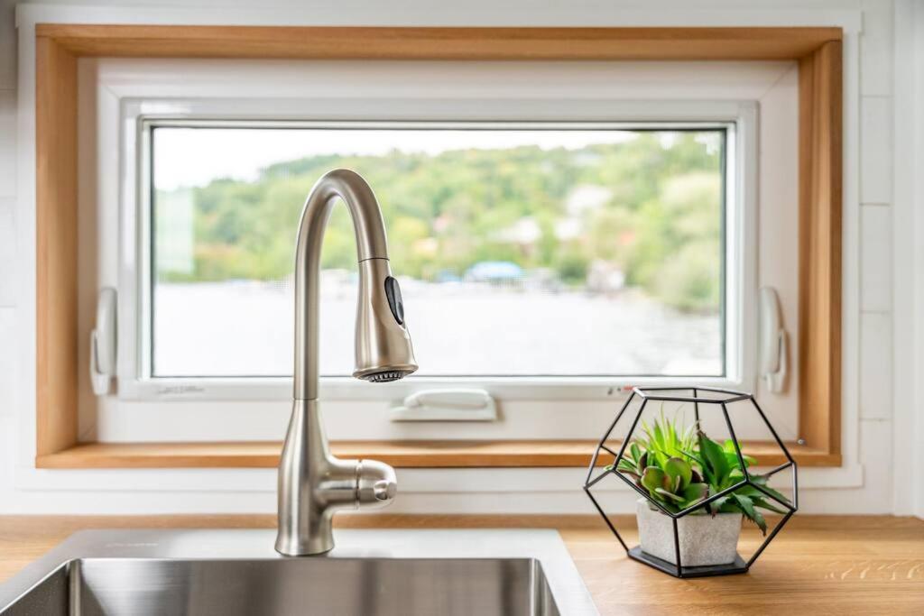 Allure Muskoka Houseboat