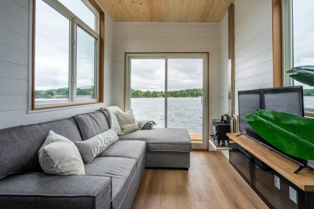 Allure Muskoka Houseboat