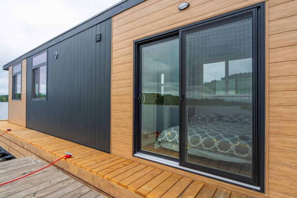 Allure Muskoka Houseboat