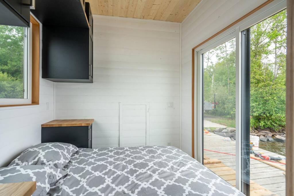 Allure Muskoka Houseboat
