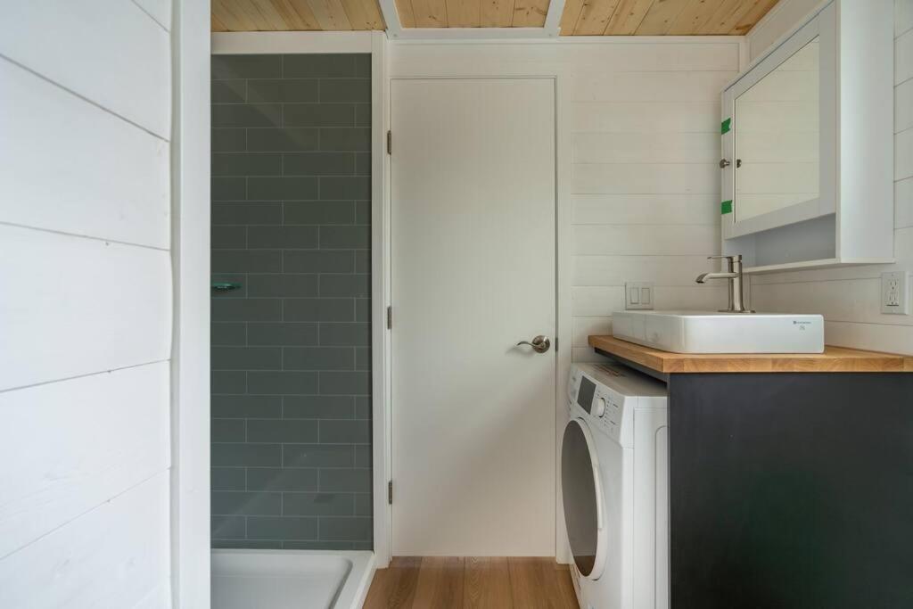 Allure Muskoka Houseboat