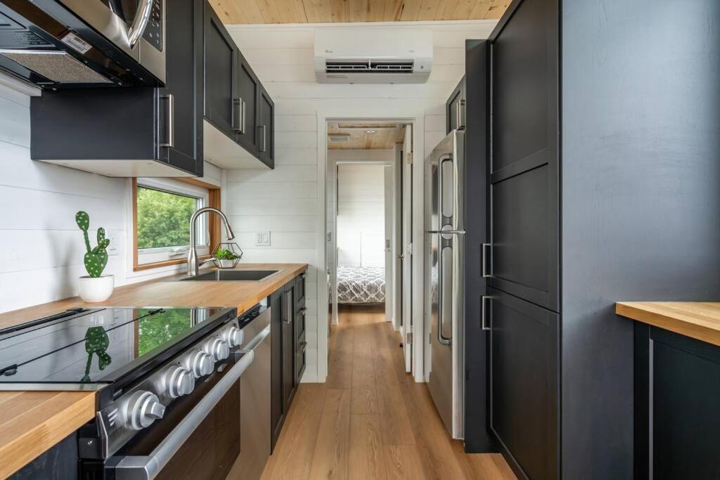 Allure Muskoka Houseboat