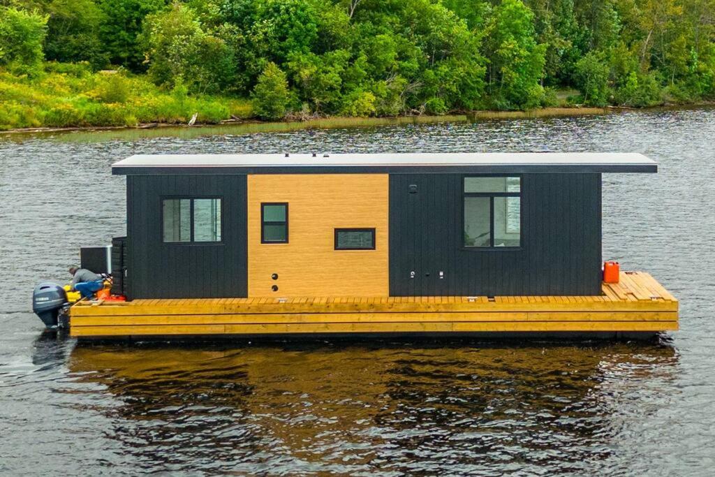 Allure Muskoka Houseboat