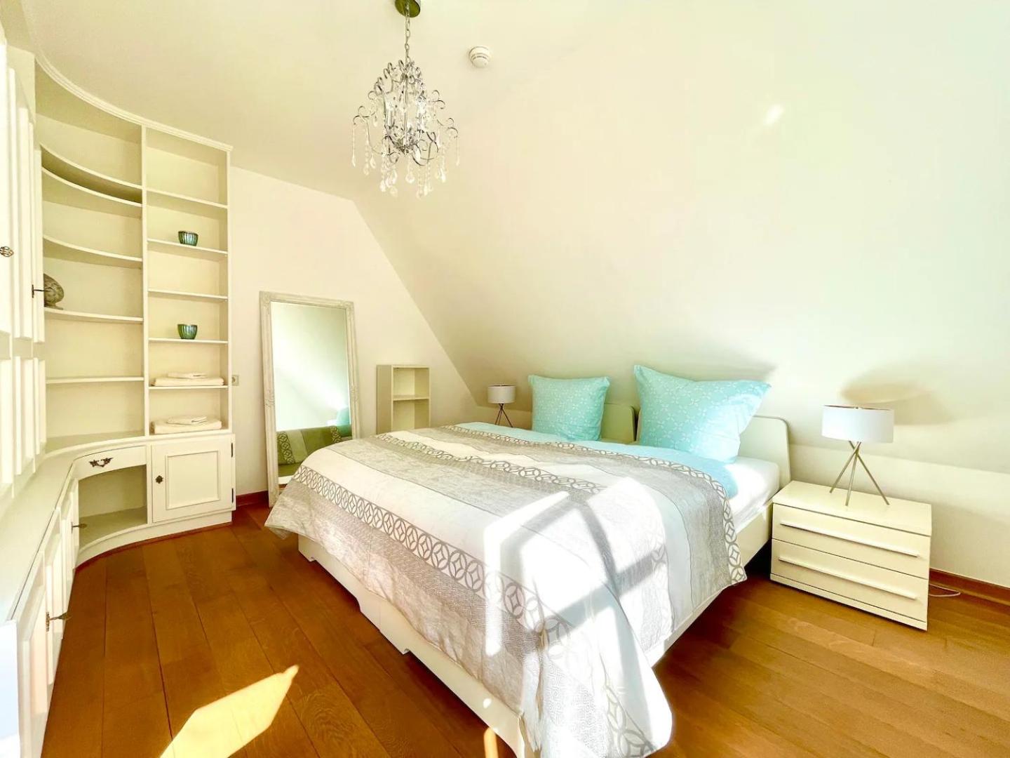 Ferienhaus Villa EMG Osnabrück Bielefeld in Preussisch-Oldendorf, Alleinlage, eigene Wald und See, Jacuzzi, Sauna für Familien Gruppen bis 20 Personen