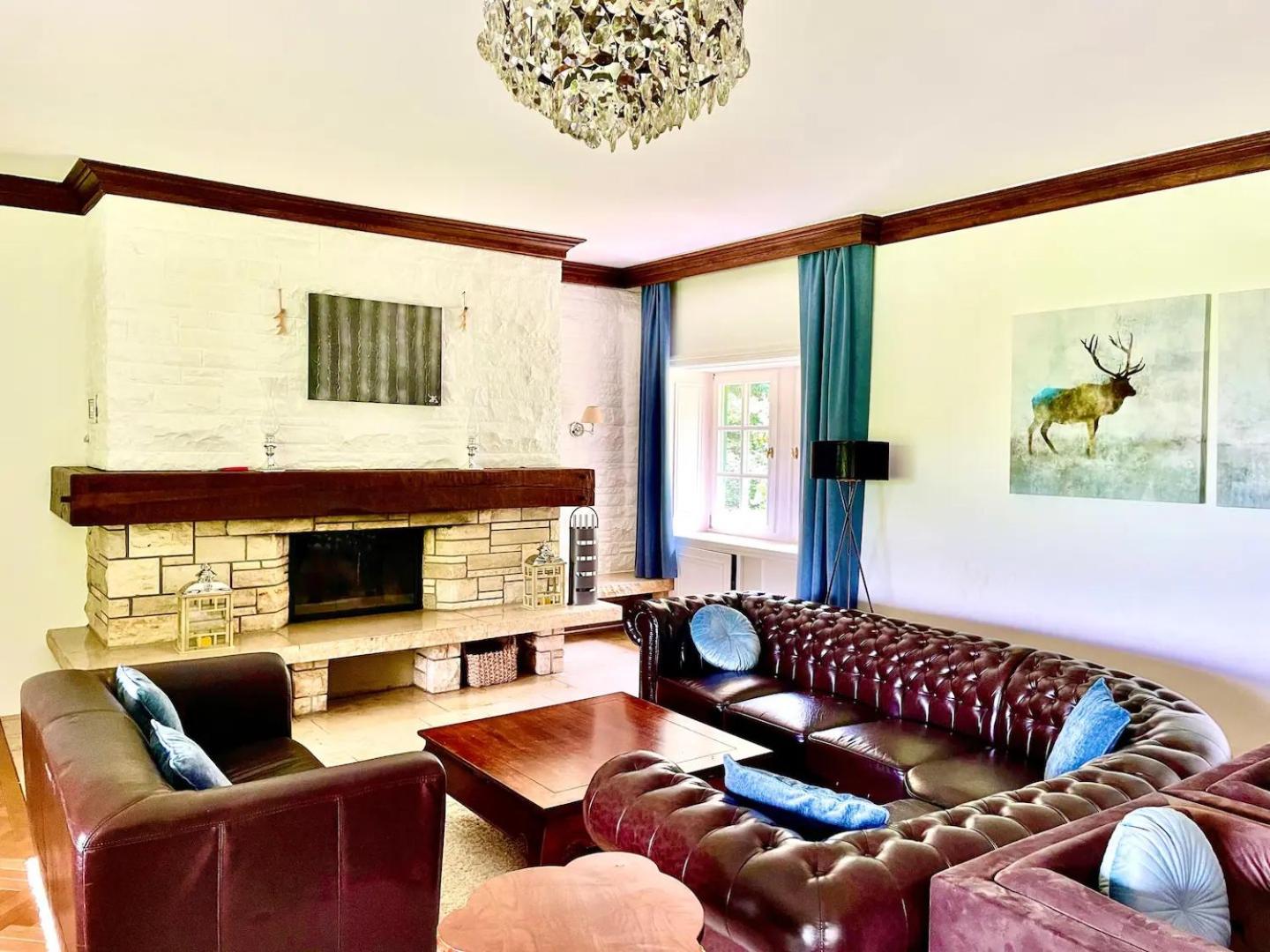 Ferienhaus Villa EMG Osnabrück Bielefeld in Preussisch-Oldendorf, Alleinlage, eigene Wald und See, Jacuzzi, Sauna für Familien Gruppen bis 20 Personen