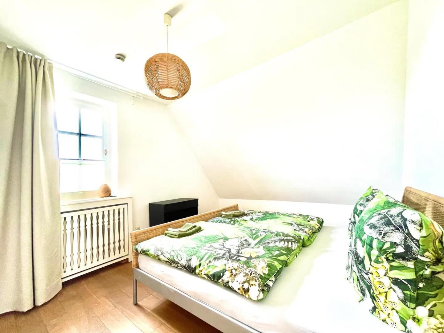 Ferienhaus Villa EMG Osnabrück Bielefeld in Preussisch-Oldendorf, Alleinlage, eigene Wald und See, Jacuzzi, Sauna für Familien Gruppen bis 20 Personen