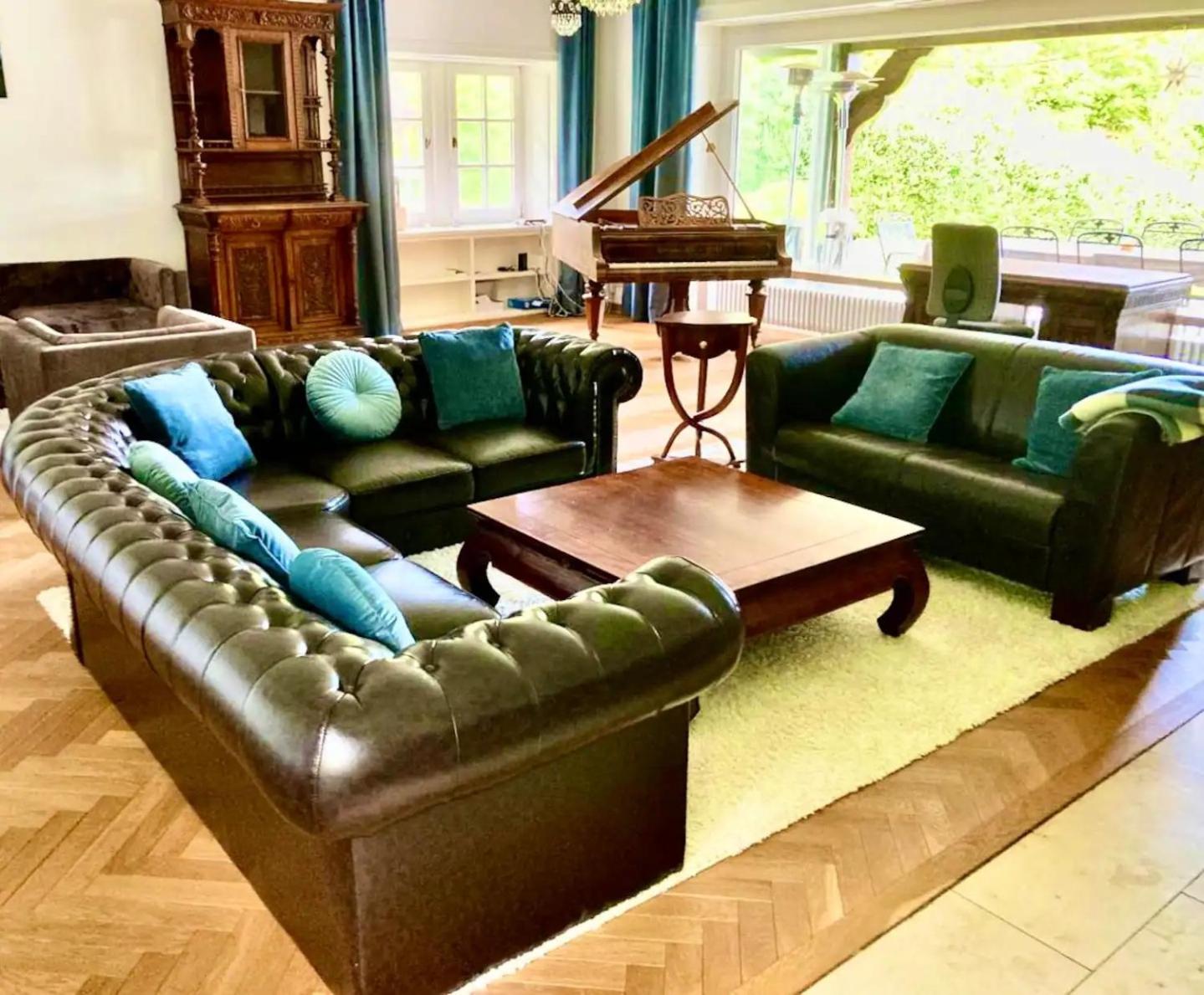 Ferienhaus Villa EMG Osnabrück Bielefeld in Preussisch-Oldendorf, Alleinlage, eigene Wald und See, Jacuzzi, Sauna für Familien Gruppen bis 20 Personen