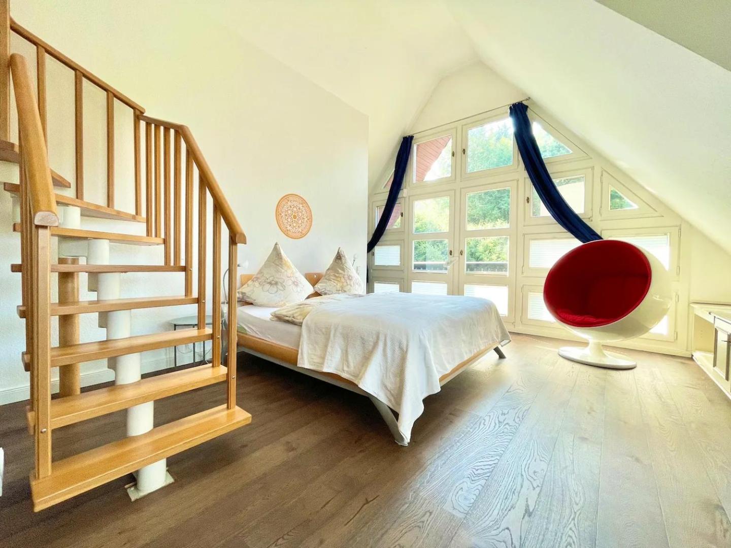Ferienhaus Villa EMG Osnabrück Bielefeld in Preussisch-Oldendorf, Alleinlage, eigene Wald und See, Jacuzzi, Sauna für Familien Gruppen bis 20 Personen