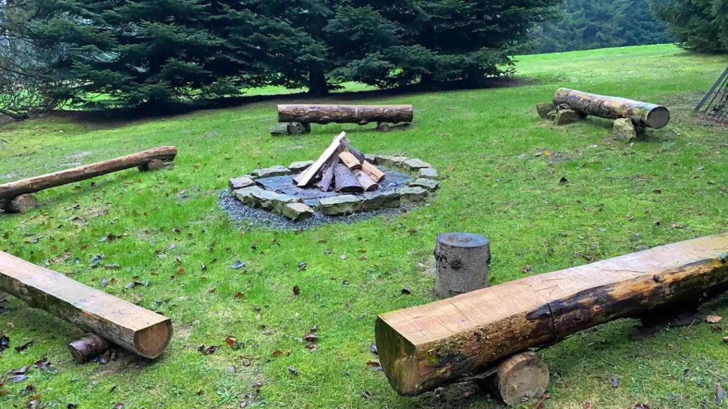 Ferienhaus Villa EMG Osnabrück Bielefeld in Preussisch-Oldendorf, Alleinlage, eigene Wald und See, Jacuzzi, Sauna für Familien Gruppen bis 20 Personen