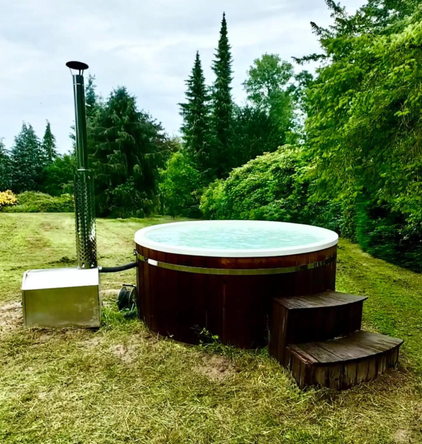 Ferienhaus Villa EMG Osnabrück Bielefeld in Preussisch-Oldendorf, Alleinlage, eigene Wald und See, Jacuzzi, Sauna für Familien Gruppen bis 20 Personen