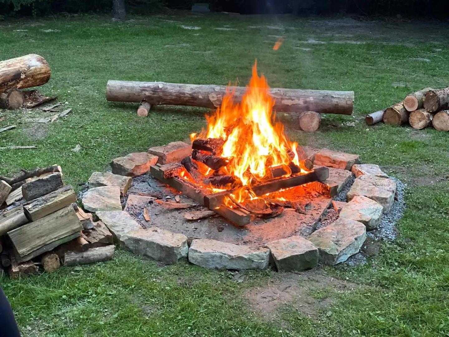 Ferienhaus Villa EMG Osnabrück Bielefeld in Preussisch-Oldendorf, Alleinlage, eigene Wald und See, Jacuzzi, Sauna für Familien Gruppen bis 20 Personen