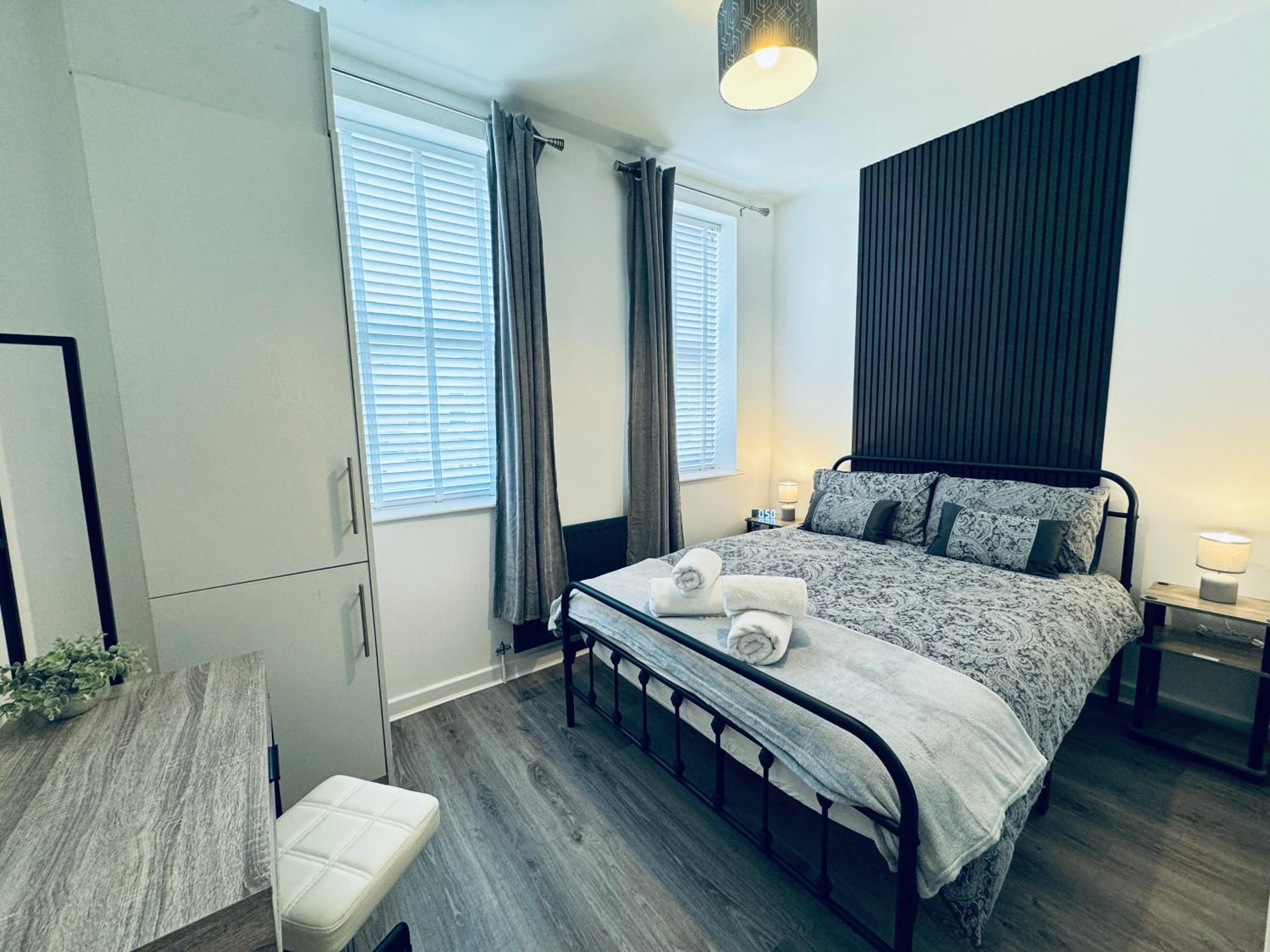Spanish City View 1, Stylish Sea Front Apartment Free Onsite Parking view 2