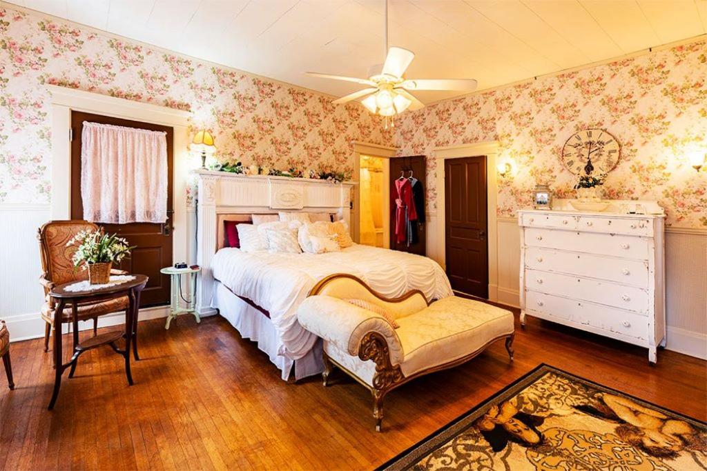 Gainesville Vacations - The Lancaster Manor Bed and Breakfast - Property Image 22