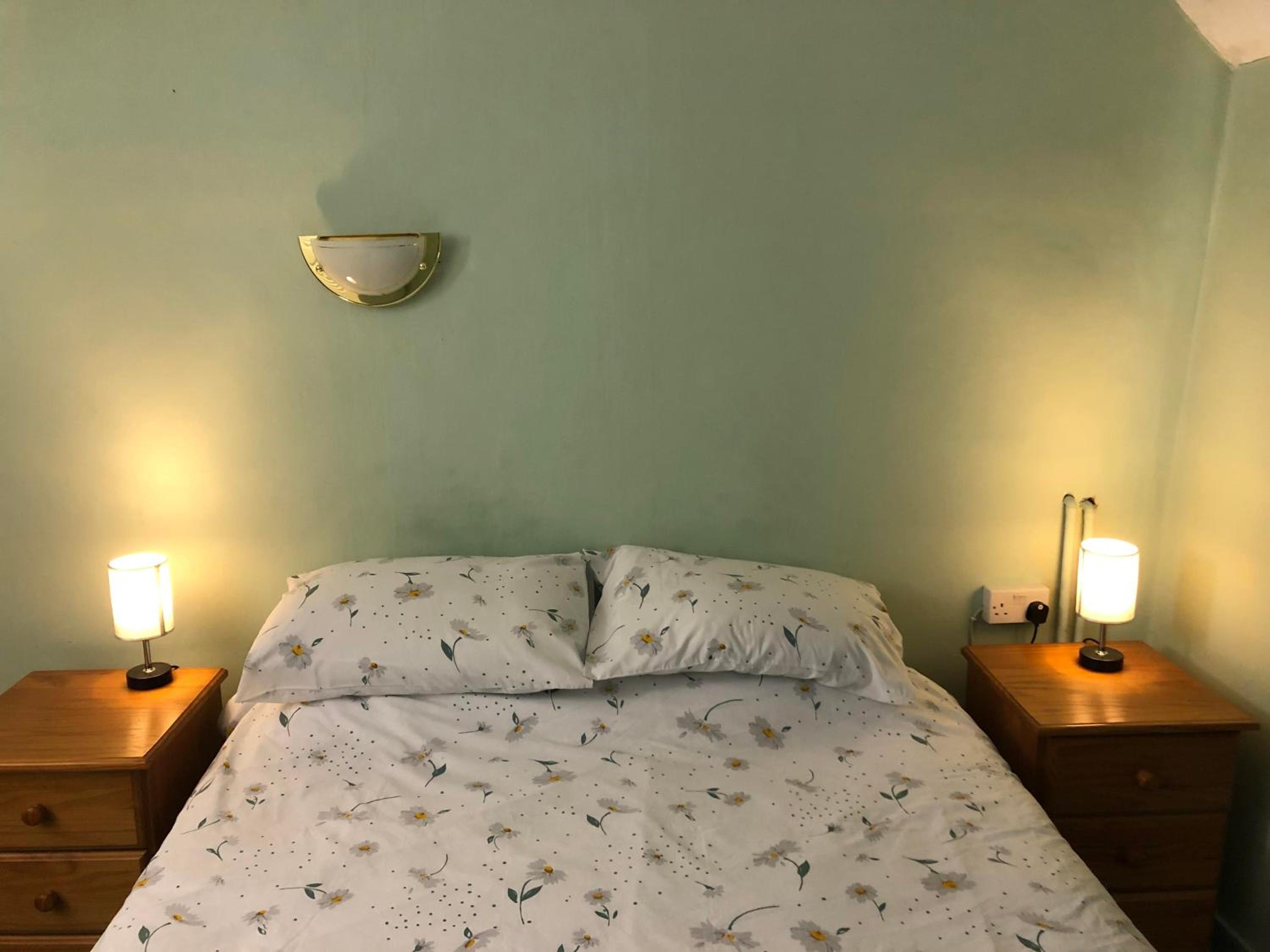 Double Room in Character Cottage With Parking, Beaulieu, New Forest view 3