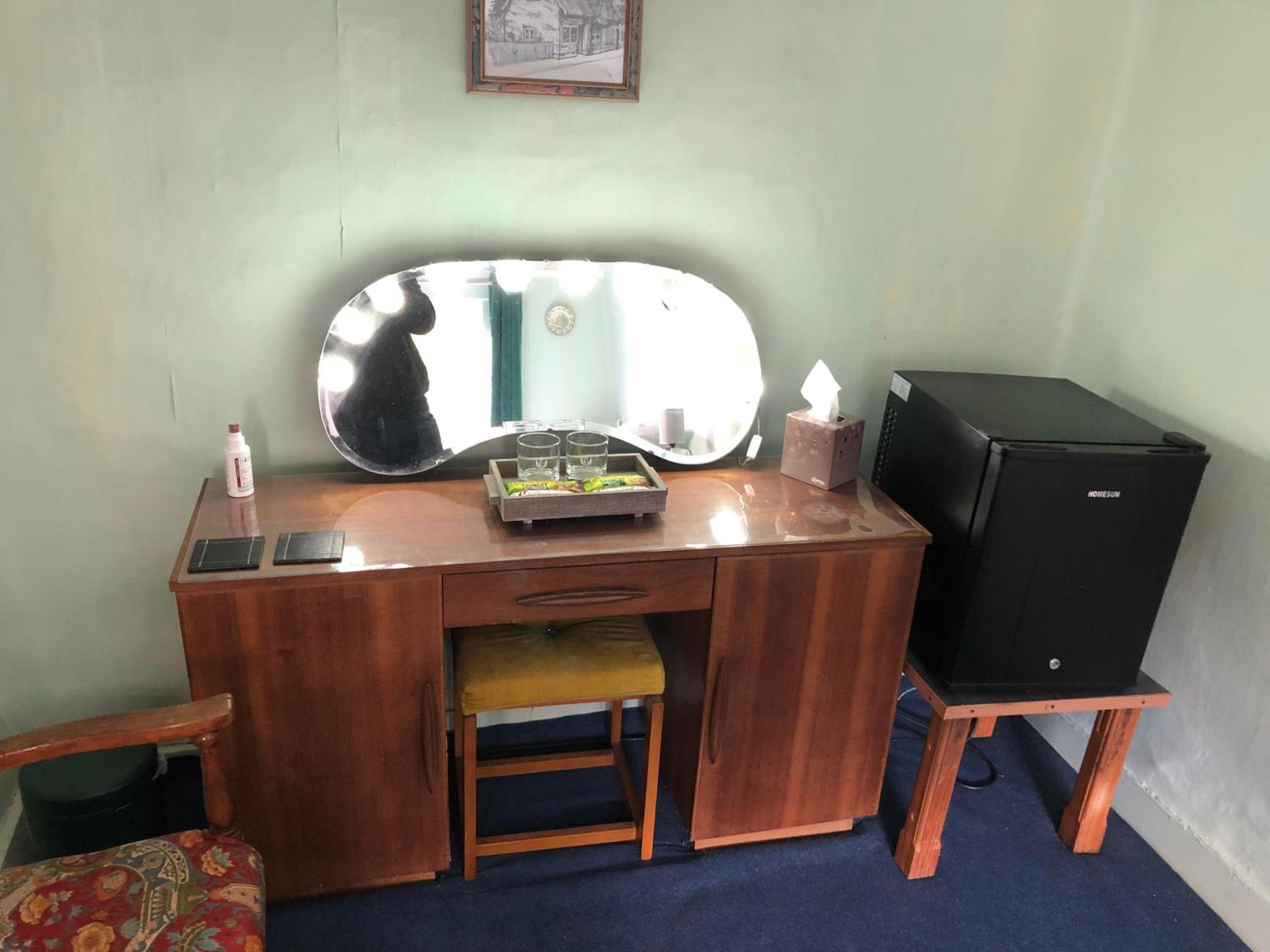 Double Room in Character Cottage With Parking, Beaulieu, New Forest view 4