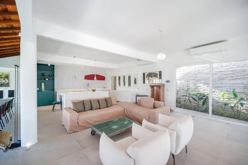 Mansão de Cinco Suítes próximo a Praia de Geribá por Luxury Rentals