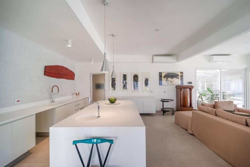 Mansão de Cinco Suítes próximo a Praia de Geribá por Luxury Rentals