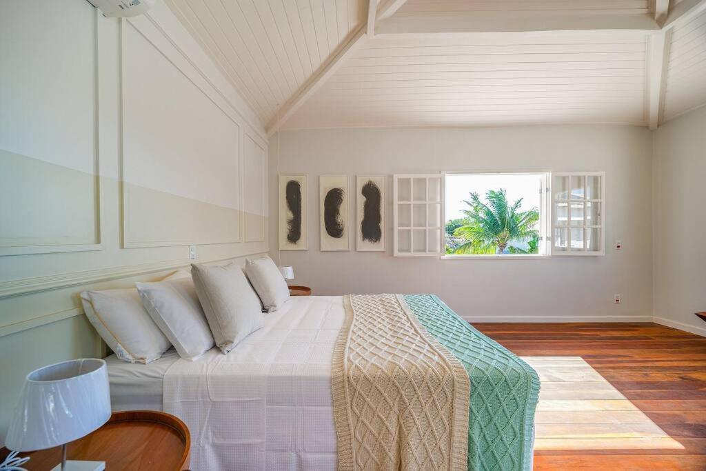 Mansão de Cinco Suítes próximo a Praia de Geribá por Luxury Rentals