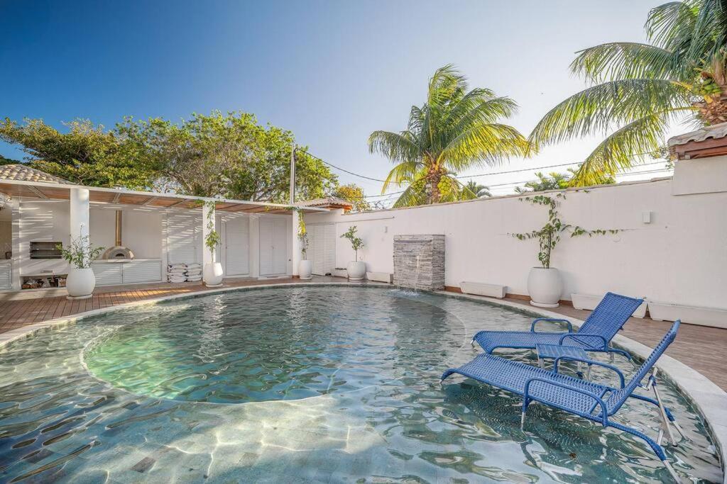 Mansão de Cinco Suítes próximo a Praia de Geribá por Luxury Rentals