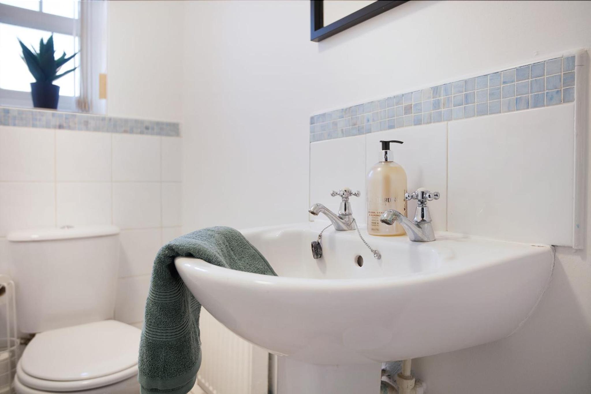 Charming 3 Bedroom House in Hartlepool, Sleeps 5