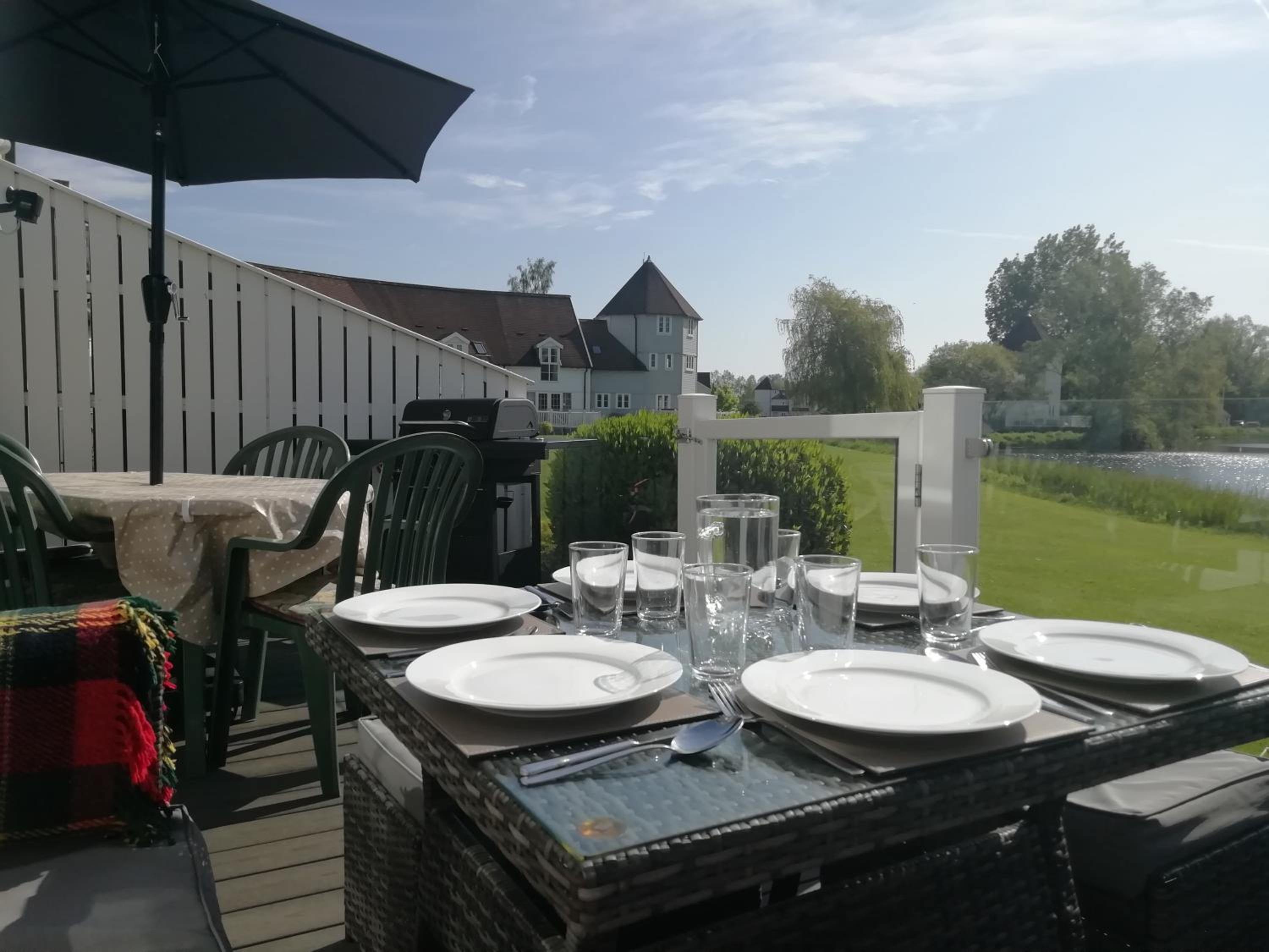 Lovely Lakeside lodge for families and friends view 2