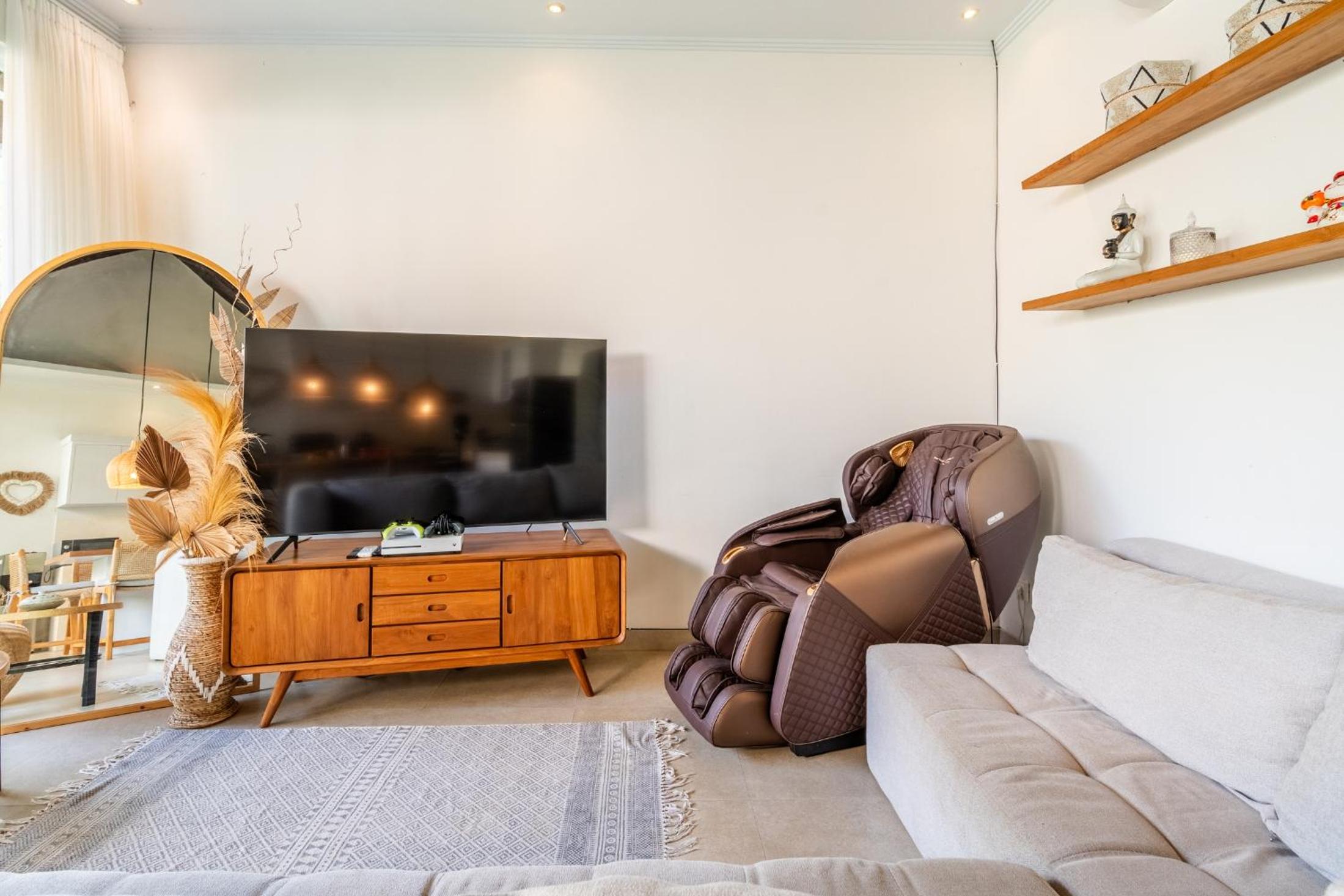 Jungle Amaranth Villa Canggu - Exclusive 3BR Retreat with Pool, Modern Amenities and Top Location view 3