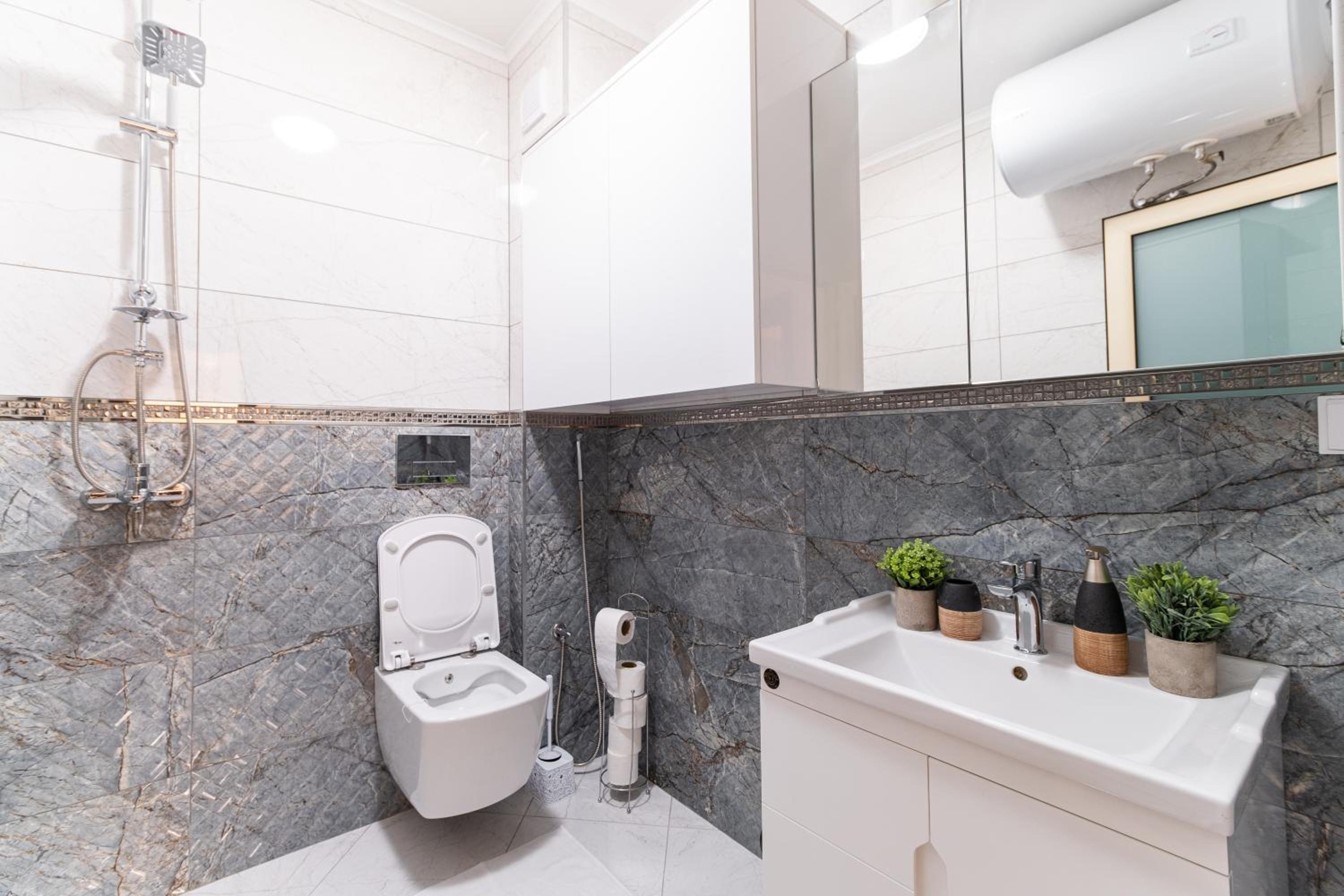Modern & Elegant City Center Apartments