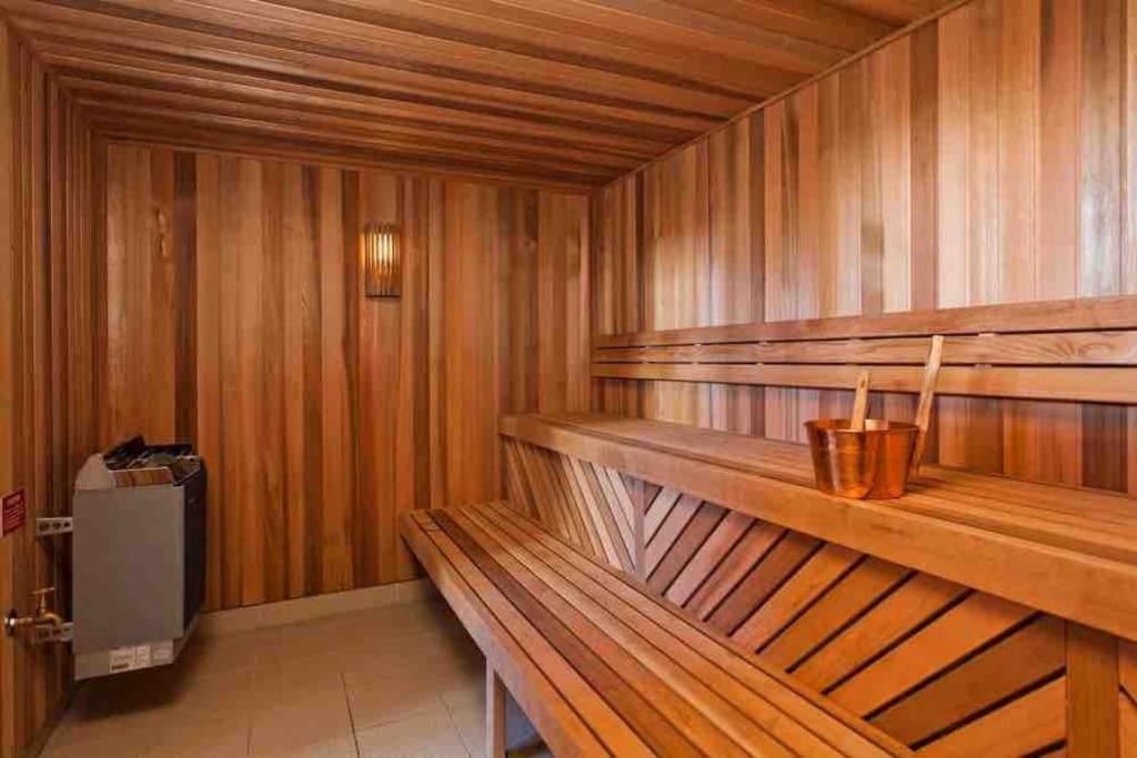 CBD studio with balcony+pool+gym+sauna