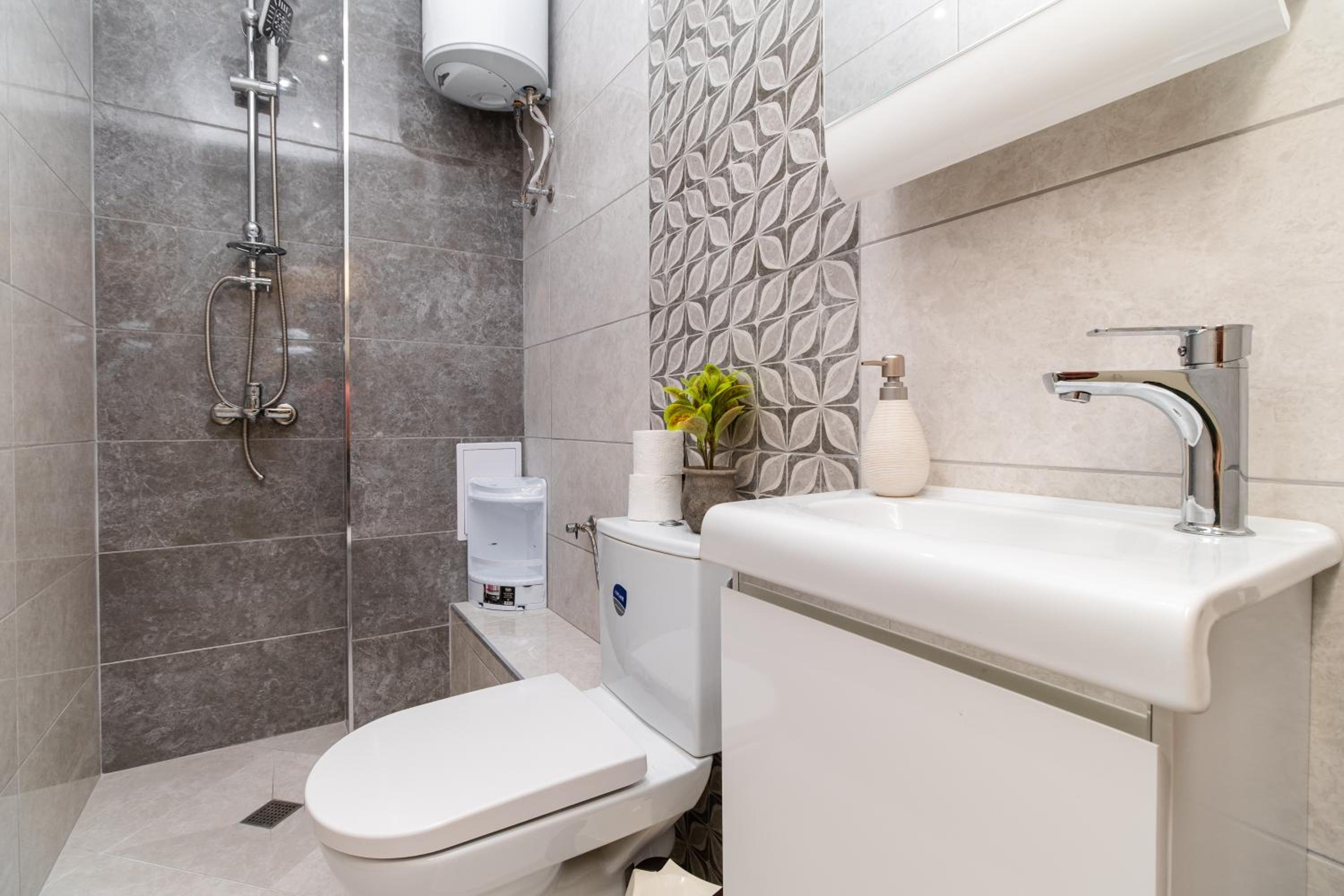 Modern & Elegant City Center Apartments