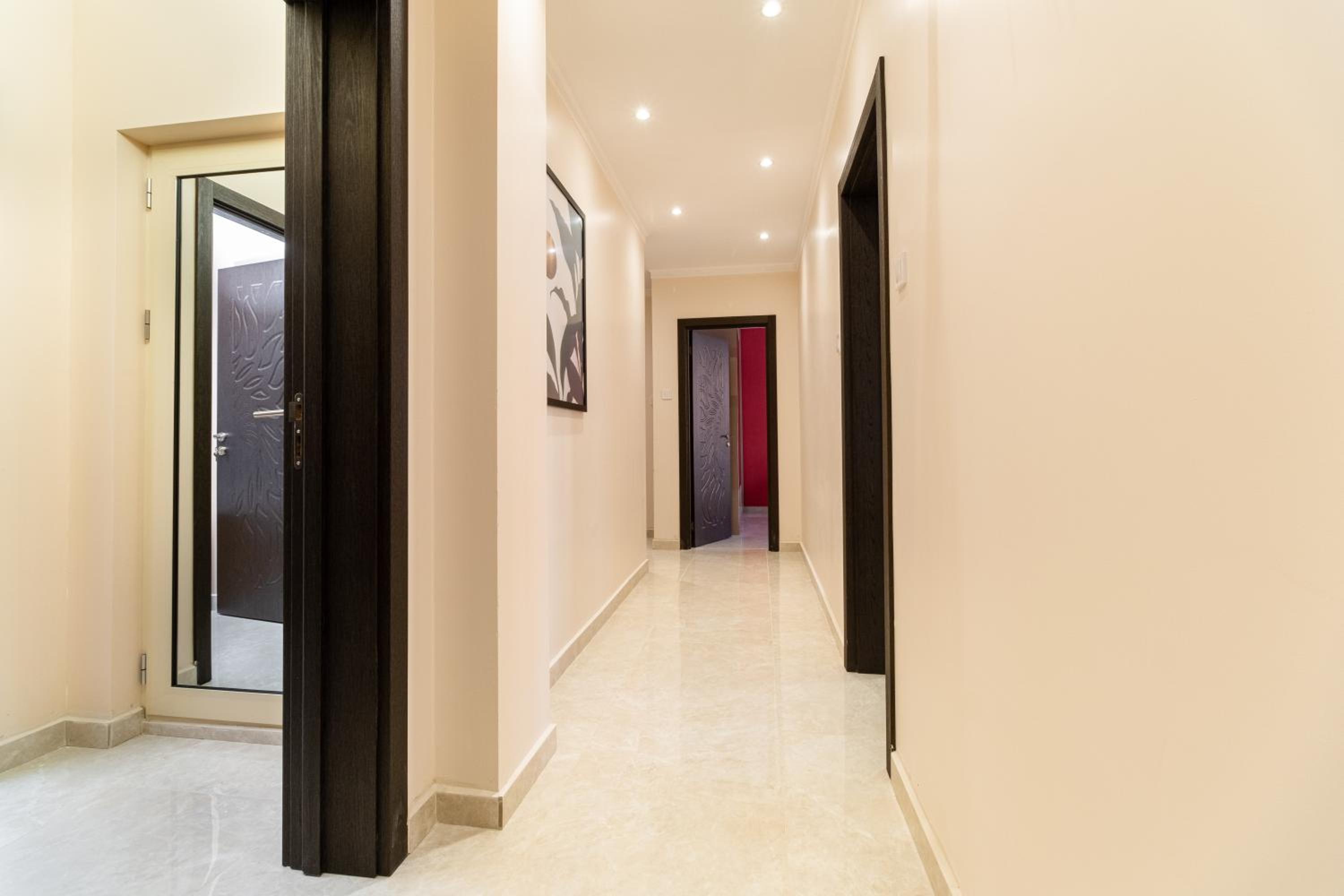 Modern & Elegant City Center Apartments