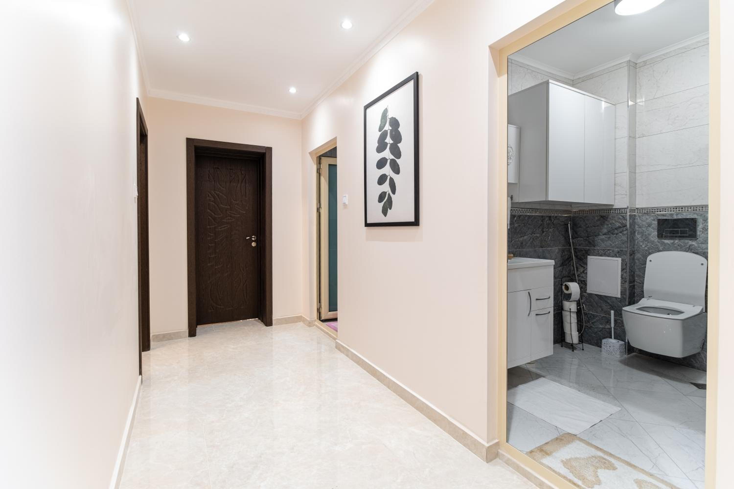 Modern & Elegant City Center Apartments