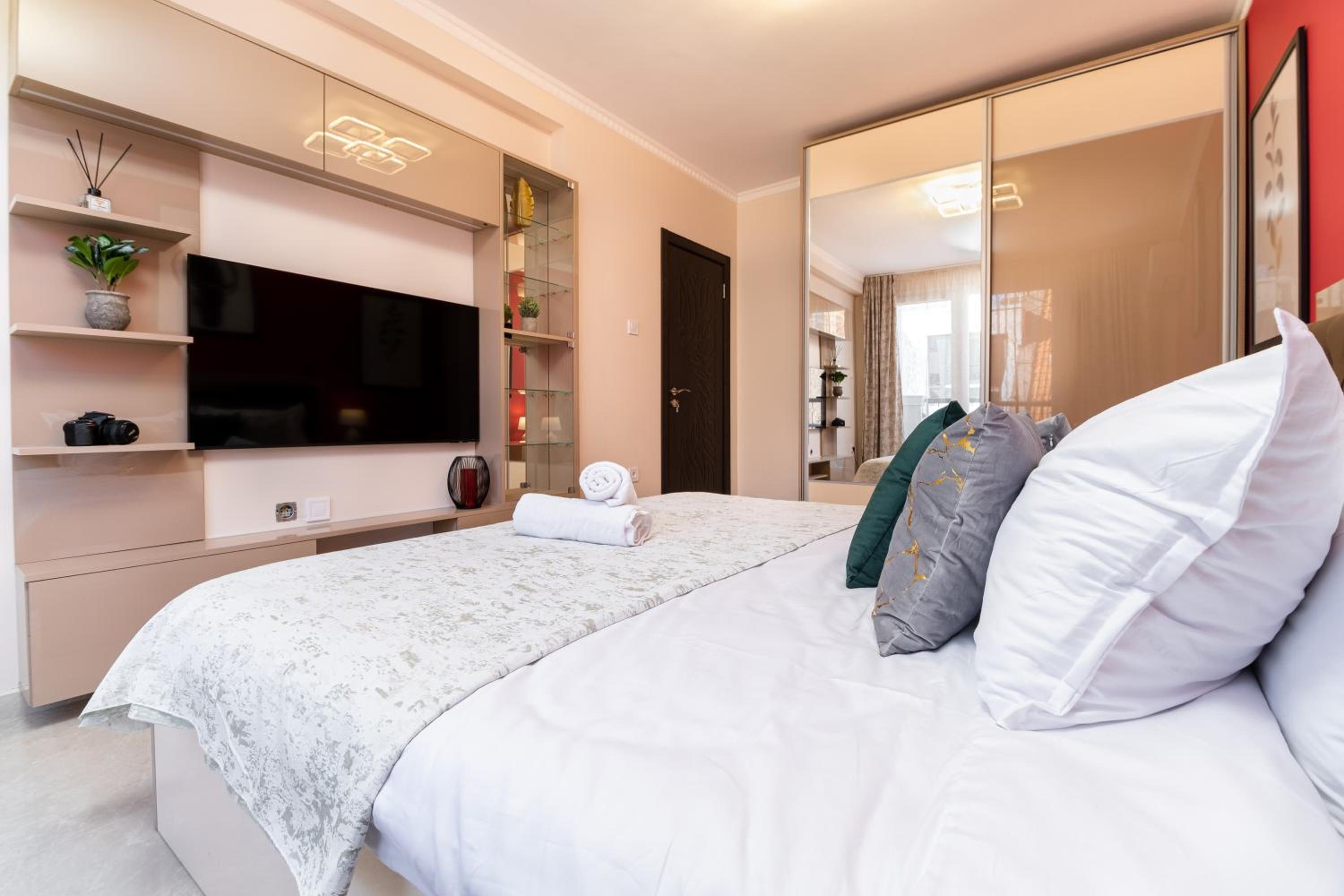 Modern & Elegant City Center Apartments