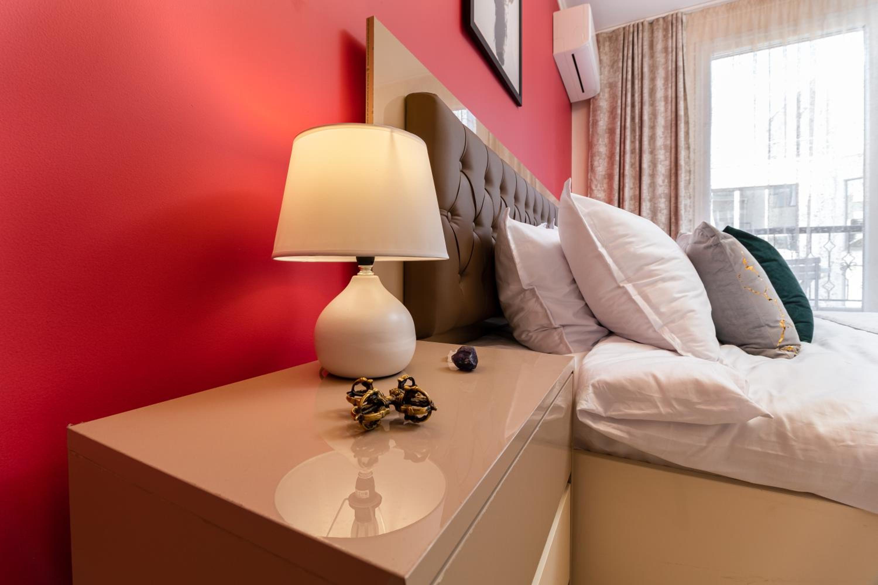 Modern & Elegant City Center Apartments