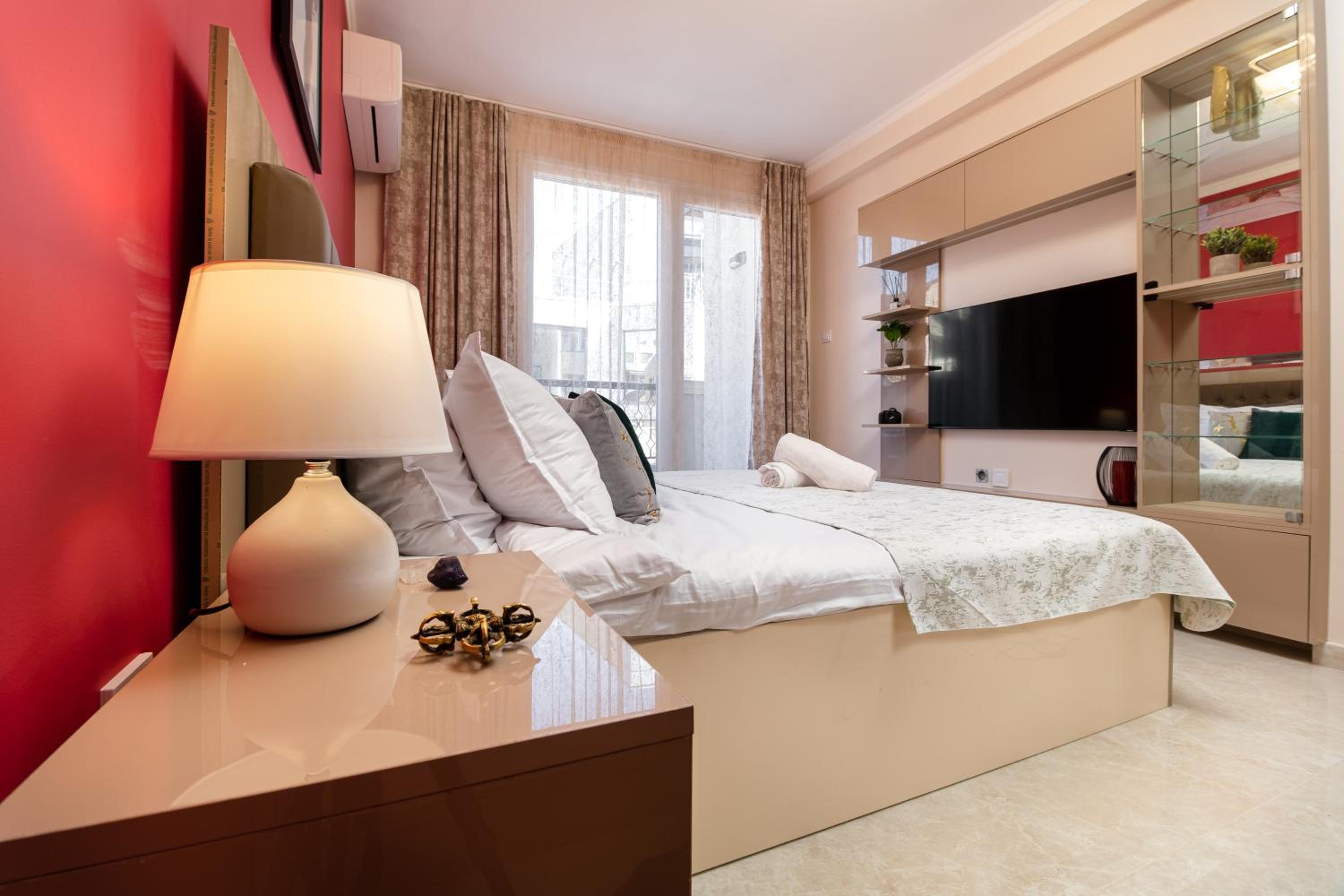 Modern & Elegant City Center Apartments