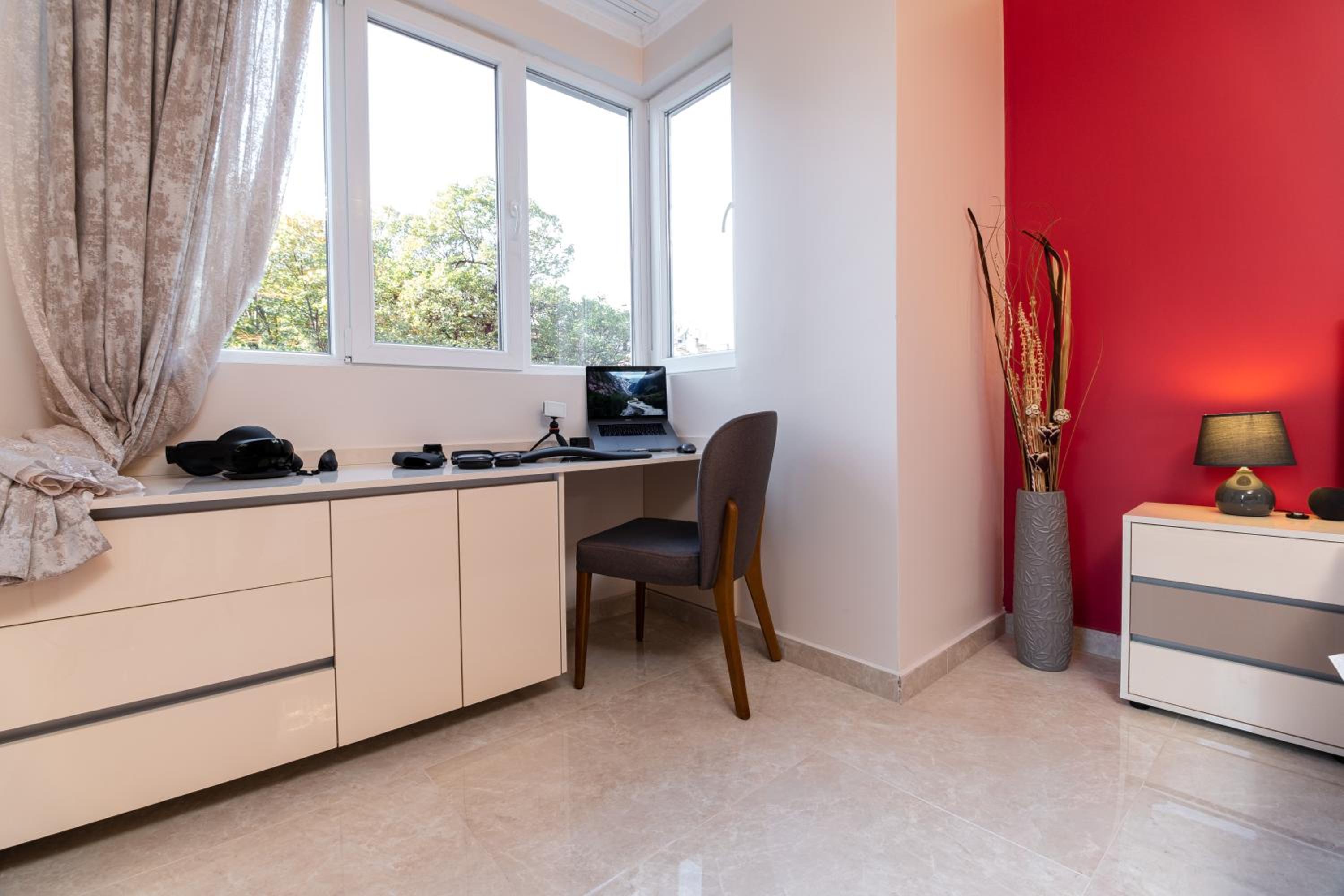 Modern & Elegant City Center Apartments