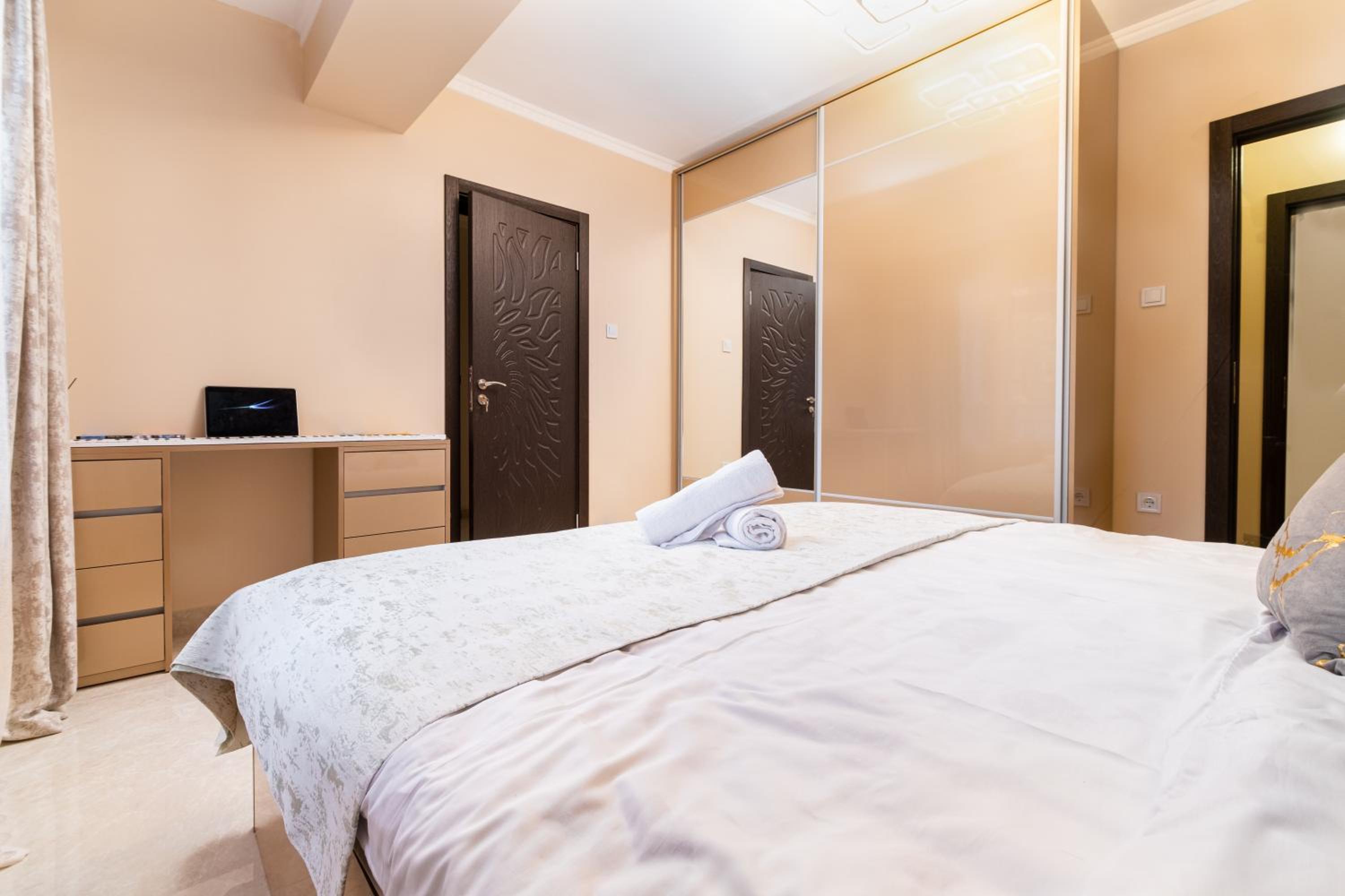 Modern & Elegant City Center Apartments