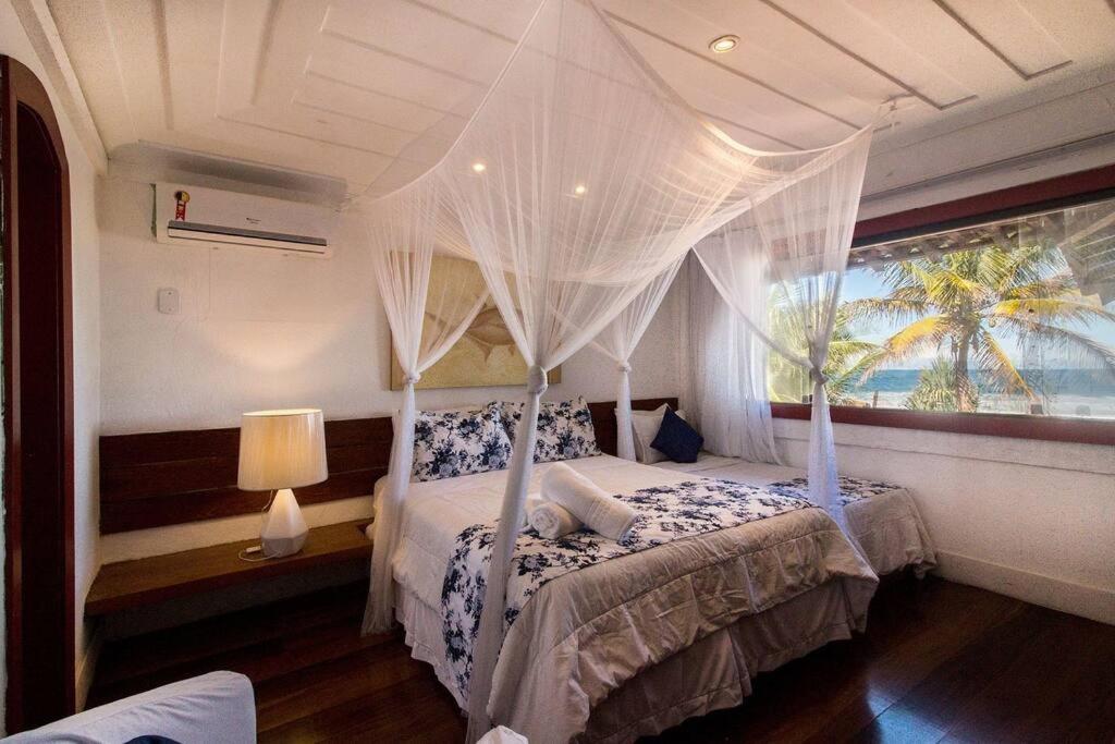Incrível Mansão Pé na Areia de Geribá com Cinco Suítes Por Luxury Rentals