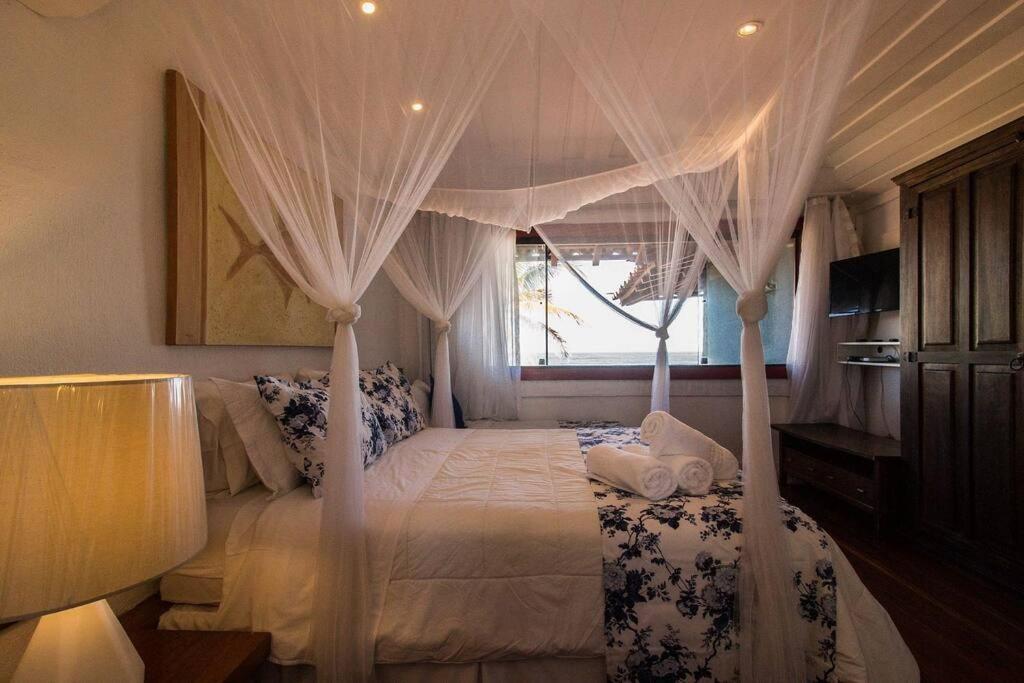Incrível Mansão Pé na Areia de Geribá com Cinco Suítes Por Luxury Rentals