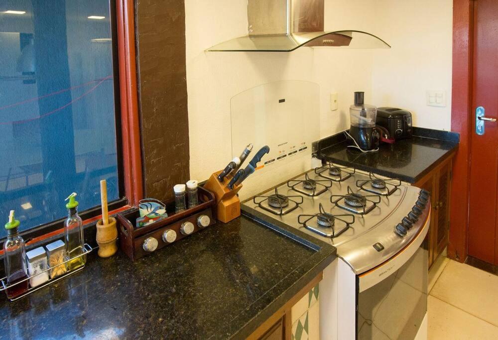 Incrível Mansão Pé na Areia de Geribá com Cinco Suítes Por Luxury Rentals