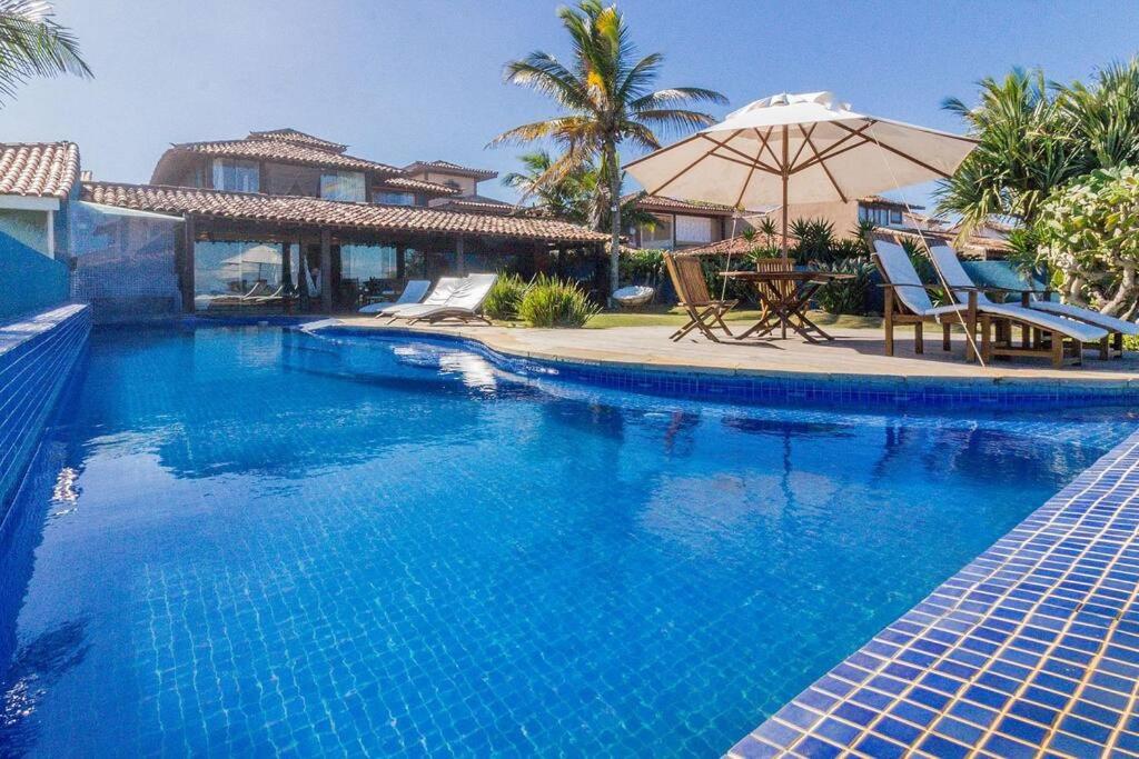 Incrível Mansão Pé na Areia de Geribá com Cinco Suítes Por Luxury Rentals