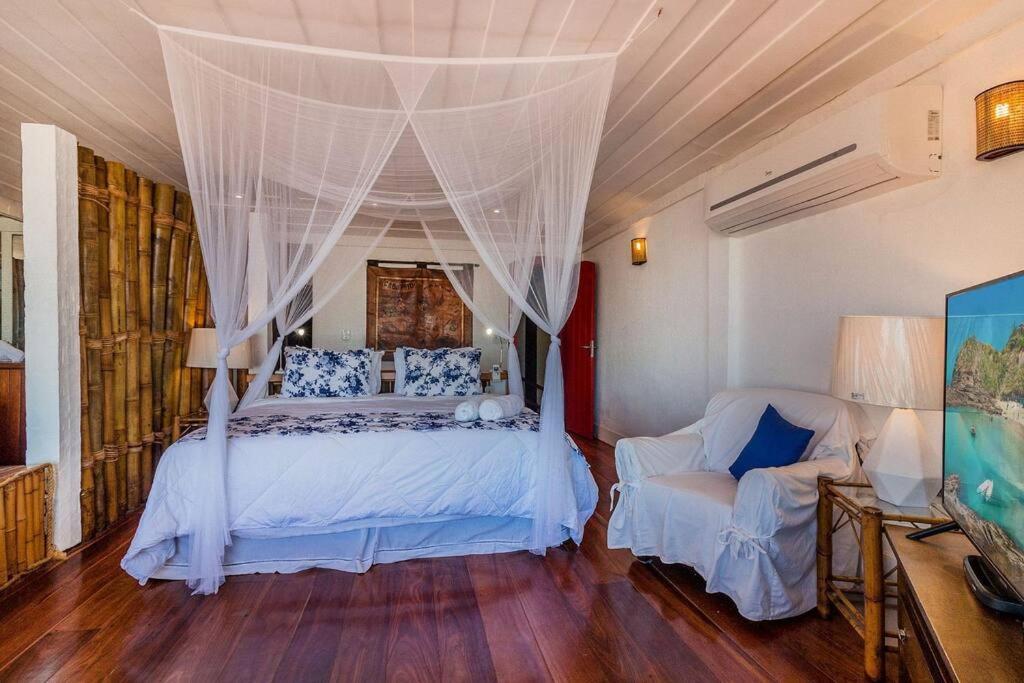 Incrível Mansão Pé na Areia de Geribá com Cinco Suítes Por Luxury Rentals