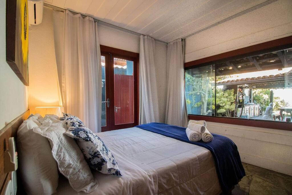 Incrível Mansão Pé na Areia de Geribá com Cinco Suítes Por Luxury Rentals
