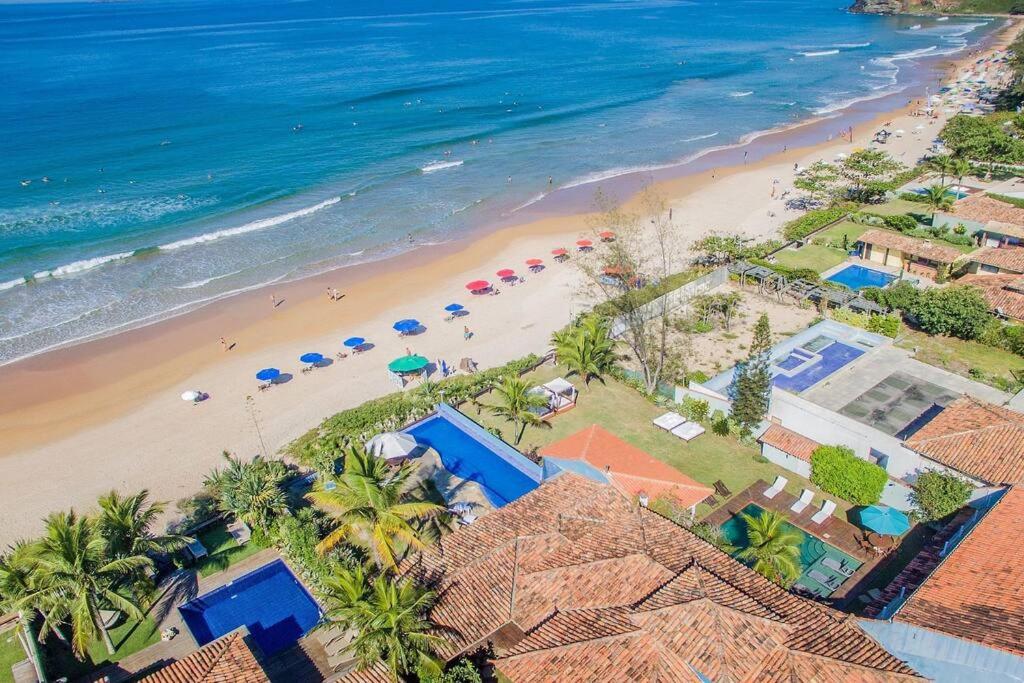 Incrível Mansão Pé na Areia de Geribá com Cinco Suítes Por Luxury Rentals