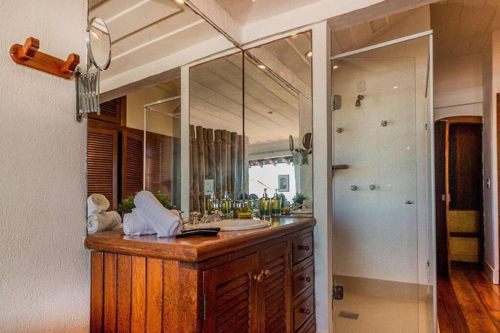 Incrível Mansão Pé na Areia de Geribá com Cinco Suítes Por Luxury Rentals