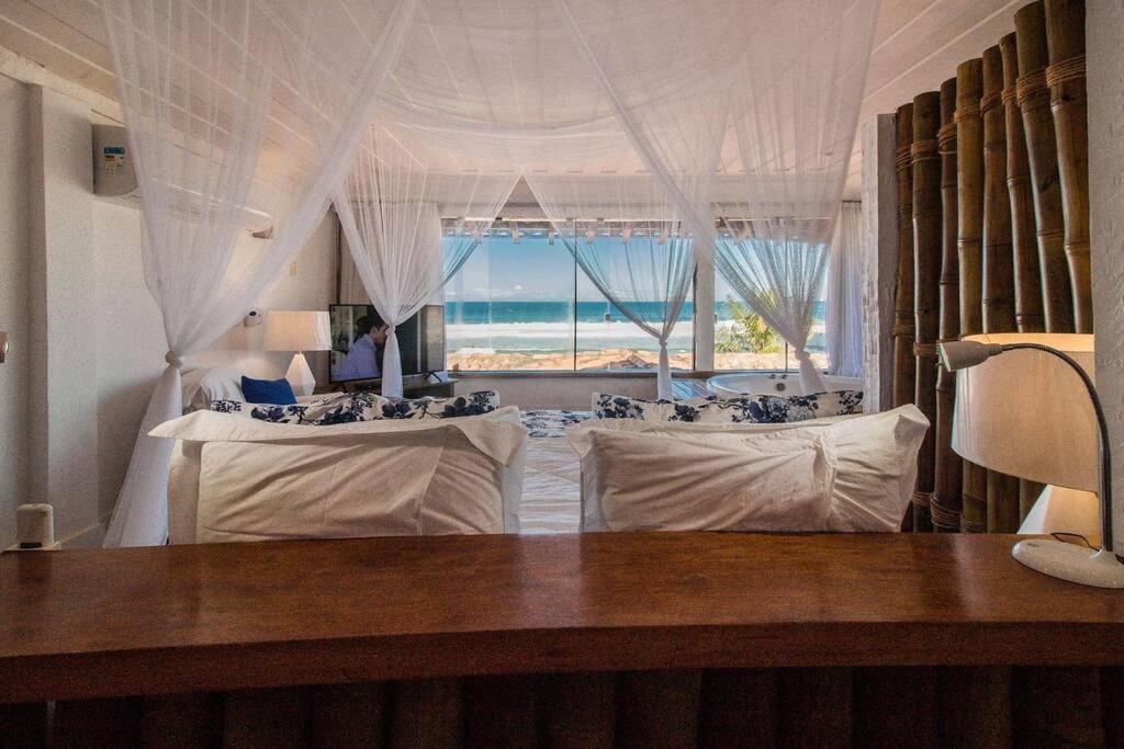 Incrível Mansão Pé na Areia de Geribá com Cinco Suítes Por Luxury Rentals