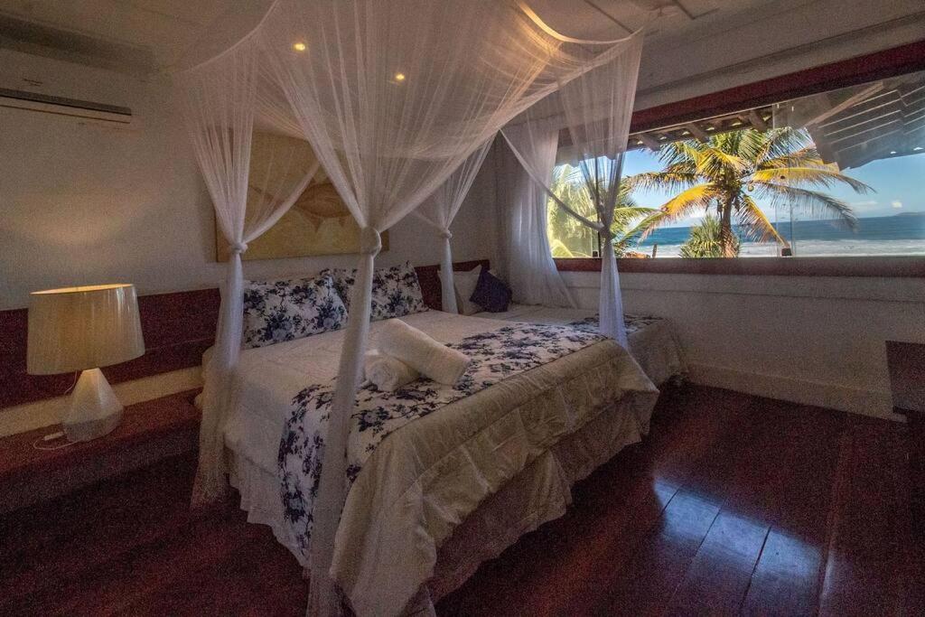 Incrível Mansão Pé na Areia de Geribá com Cinco Suítes Por Luxury Rentals