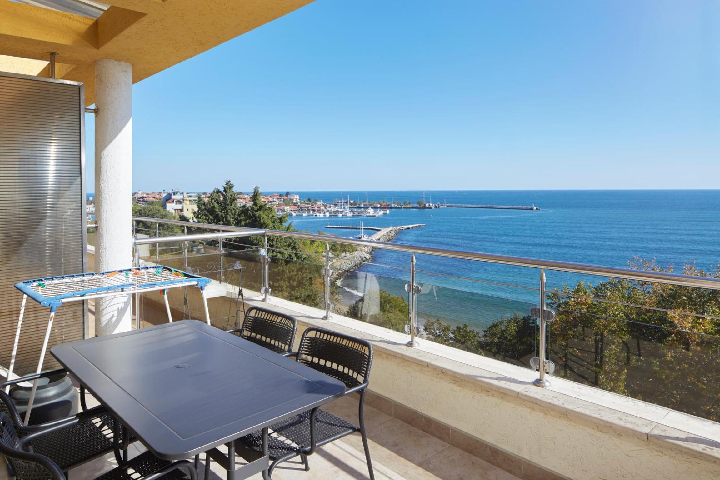 Infinity Terrace 1BR Apartment Nessebar