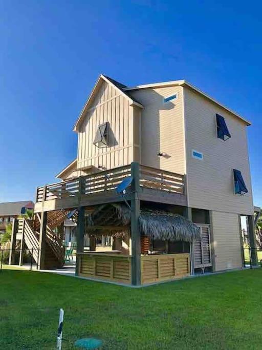 Fun-filled Luxury Beach Vacation Experience - Family Friendly Quiet Cul De Sac! view 4
