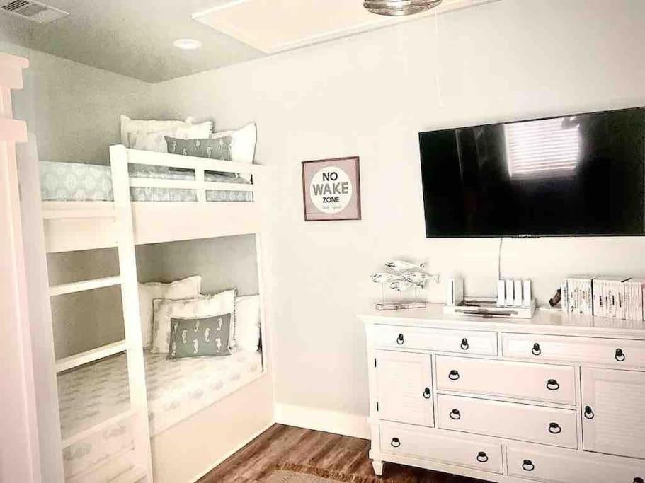 Fun-filled Luxury Beach Vacation Experience - Family Friendly Quiet Cul De Sac! view 3