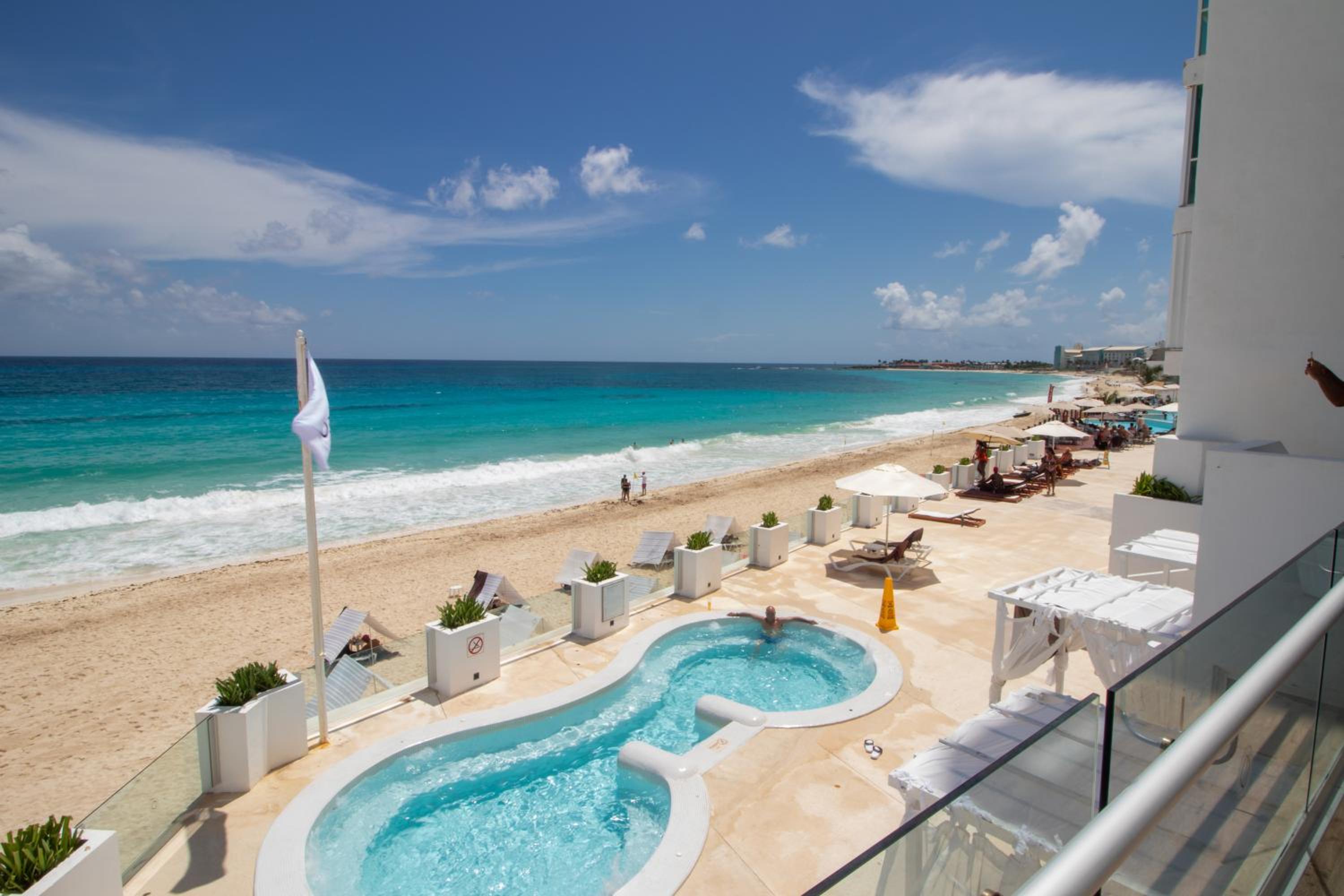 Exclusivo Condominio a Pie de Playa ZH